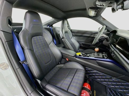 Certified 2025 Porsche 911 Carrera RWD image 30