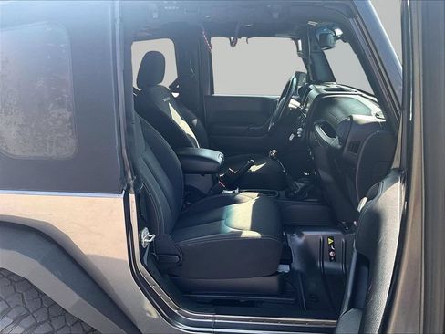 Used 2016 Jeep Wrangler Sahara w/ Connectivity Group AWD/4WD image 8