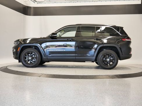 Certified 2023 Jeep Grand Cherokee Limited image 45