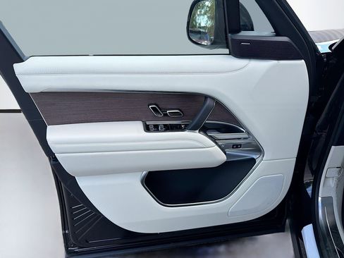 New 2026 Land Rover Range Rover Long Wheelbase SE image 23