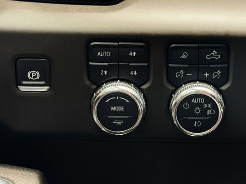 Used 2025 GMC Sierra 3500 Denali w/ Denali Reserve Package image 17