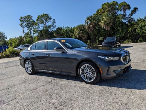 Used 2024 BMW 530i image 2