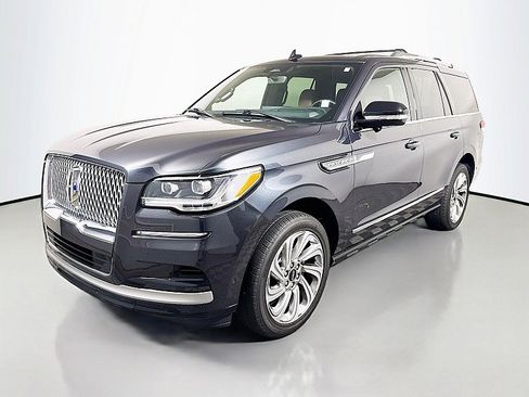 Used 2024 Lincoln Navigator Reserve AWD/4WD image 3