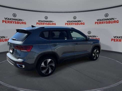 Used 2024 Volkswagen Taos SE w/ Panoramic Sunroof Package image 8