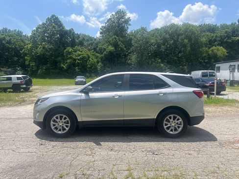 Used 2021 Chevrolet Equinox LS FWD image 5