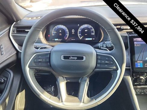 Used 2025 Jeep Grand Cherokee Limited w/ Luxury Tech Group II AWD/4WD image 33