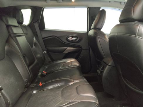 Used 2019 Jeep Cherokee Limited image 19