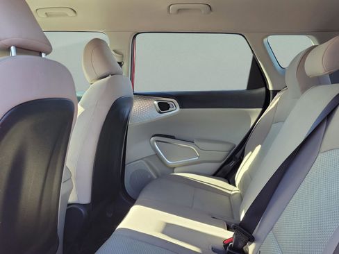 Used 2023 Kia Soul LX image 7