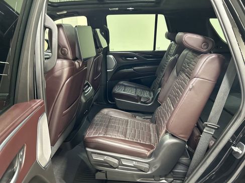 Used 2021 Cadillac Escalade Sport Platinum w/ LPO, ONYX Package AWD/4WD image 32