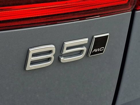 Certified 2023 Volvo XC60 B5 Plus w/ Climate Package AWD/4WD image 32