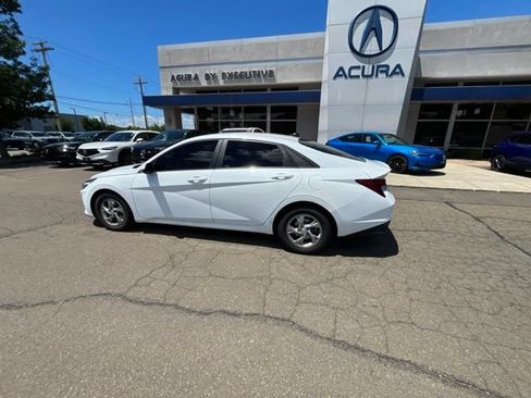 Used 2021 Hyundai Elantra SE FWD image 5