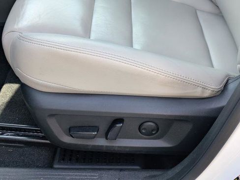 Used 2024 Nissan Rogue SL w/ SL Premium Package image 30