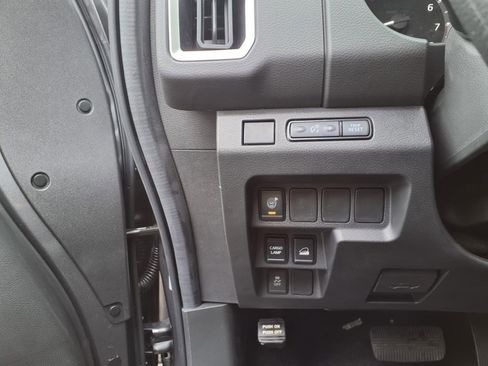 Used 2025 Nissan Frontier SV image 7