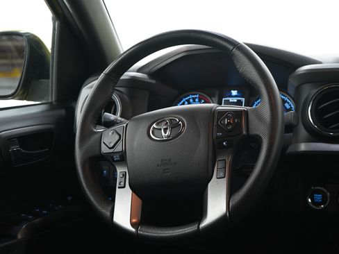 Used 2023 Toyota Tacoma TRD Sport w/ TRD Premium Sport Package AWD/4WD image 14