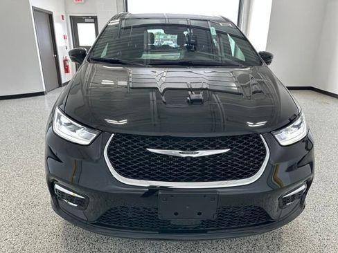 New 2025 Chrysler Pacifica Select image 29