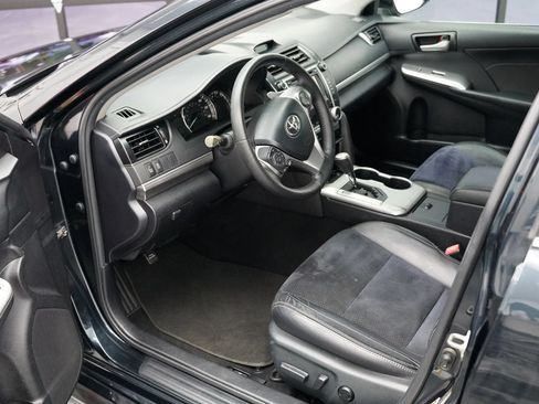 Used 2013 Toyota Camry SE w/ Leather Pkg FWD image 17