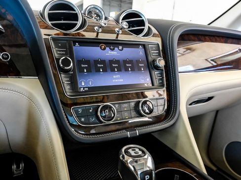 Used 2019 Bentley Bentayga AWD/4WD image 29