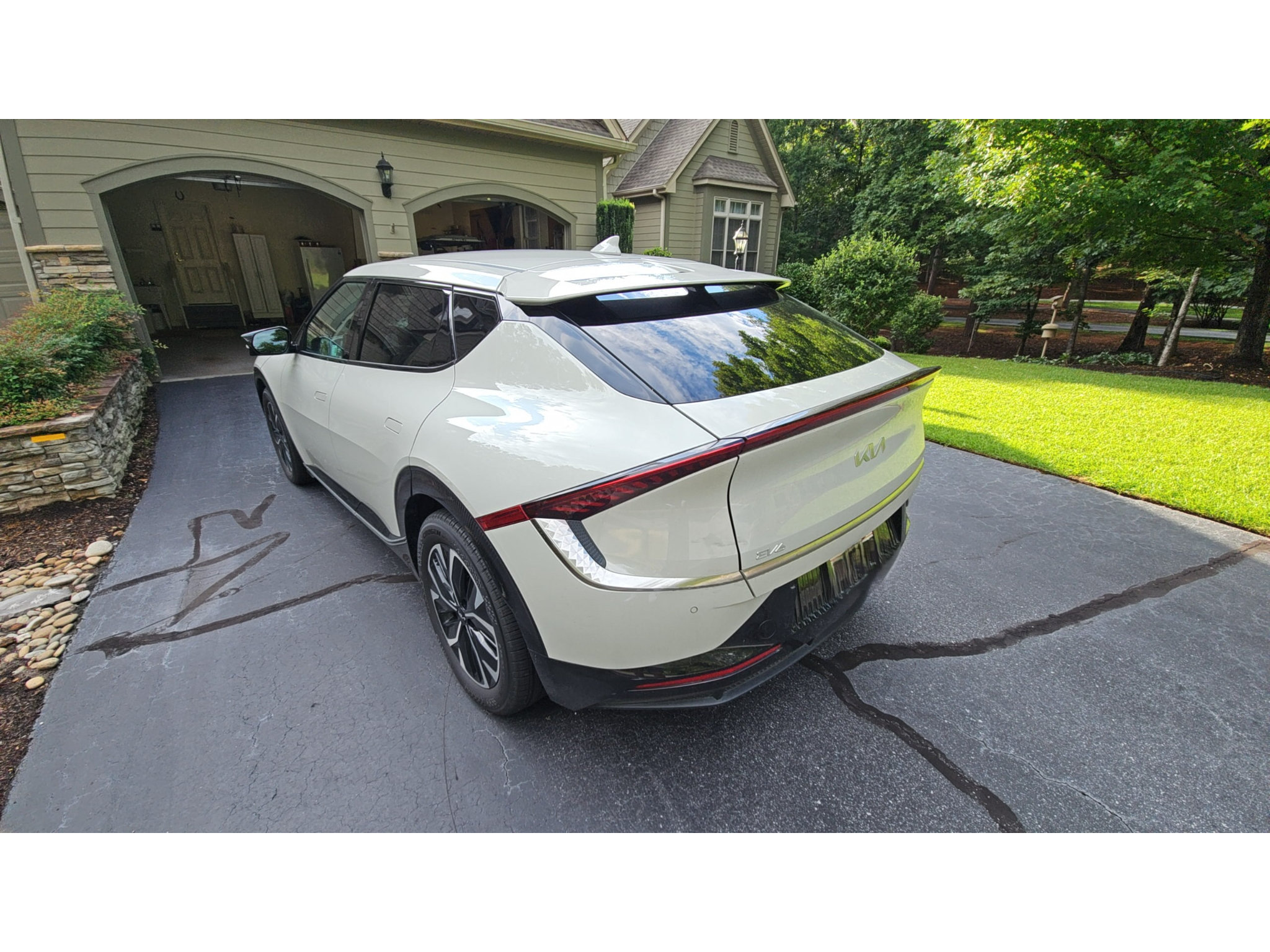 Used 2022 Kia EV6 Wind AWD/4WD image 3