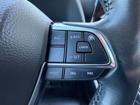 Used 2021 Toyota Highlander XLE image 26