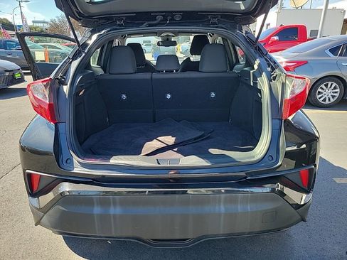Used 2019 Toyota C-HR XLE image 18