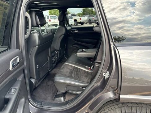 Used 2018 Jeep Grand Cherokee Altitude AWD/4WD image 17