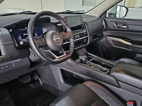 Used 2022 Nissan Pathfinder Platinum w/ Cargo Package image 9