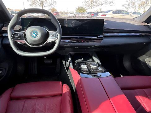 Used 2025 BMW i5 eDrive40 w/ Premium Package AWD/4WD image 17