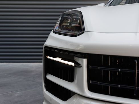 Certified 2026 Porsche Cayenne GTS AWD/4WD image 42