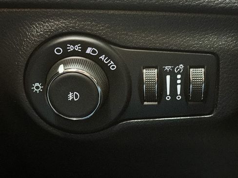 Used 2021 Jeep Compass Limited w/ Sun and Sound Group AWD/4WD image 17