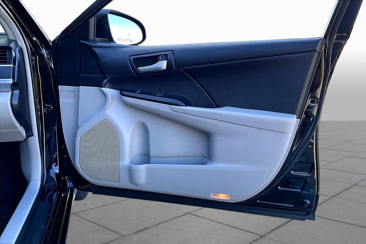 Used 2014 Toyota Camry LE FWD image 23