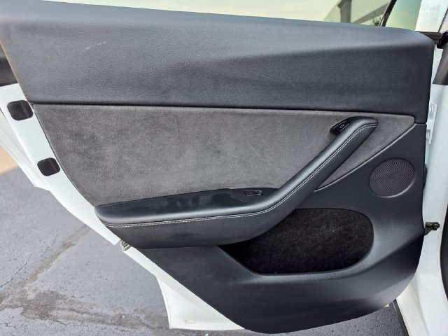 Used 2022 Tesla Model Y Performance AWD/4WD image 24