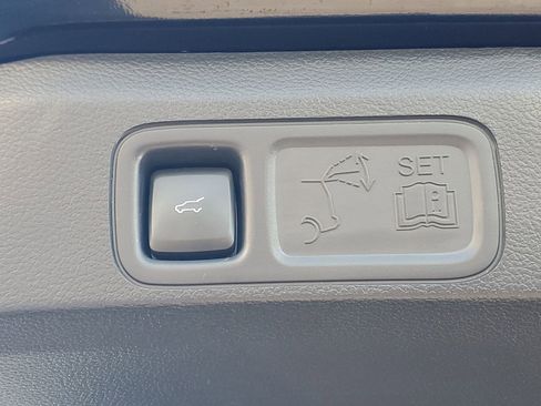 Used 2022 Ford Expedition XLT image 10