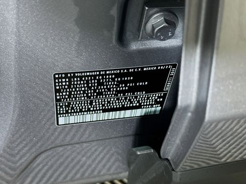 Used 2023 Volkswagen Taos SE w/ Panoramic Sunroof Package image 12