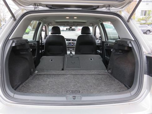 Used 2017 Volkswagen Golf Wolfsburg Edition image 23