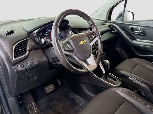 Used 2020 Chevrolet Trax LT w/ LT Convenience Package image 23