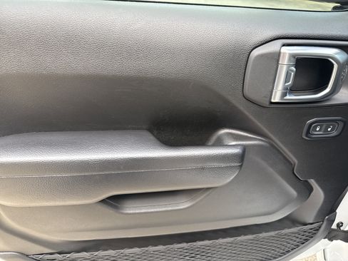 Used 2024 Jeep Wrangler Sport S image 13