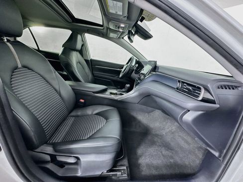 Used 2024 Toyota Camry SE w/ Cold Weather Package FWD image 35