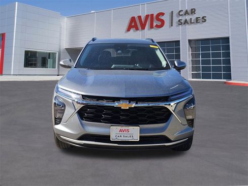 Used 2025 Chevrolet Trax LT w/ LT Convenience Package image 10
