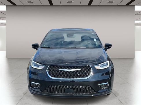 New 2026 Chrysler Pacifica Select image 9