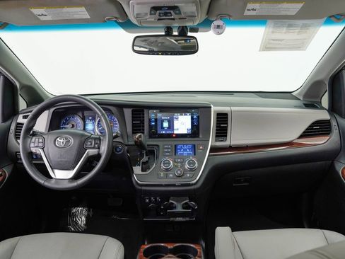 Used 2015 Toyota Sienna Limited Premium AWD/4WD image 24