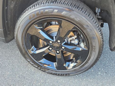 Certified 2025 Jeep Grand Cherokee L Altitude image 28