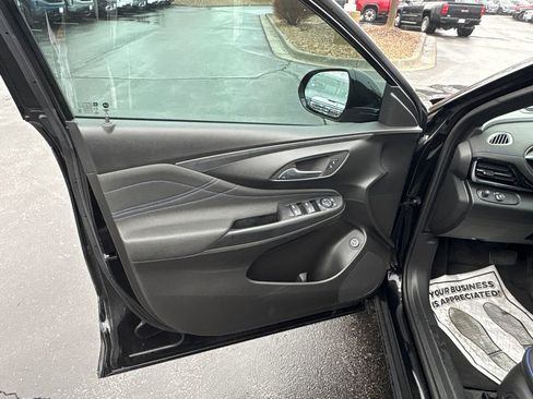 Used 2025 Buick Envista Sport Touring w/ Convenience I Package image 17