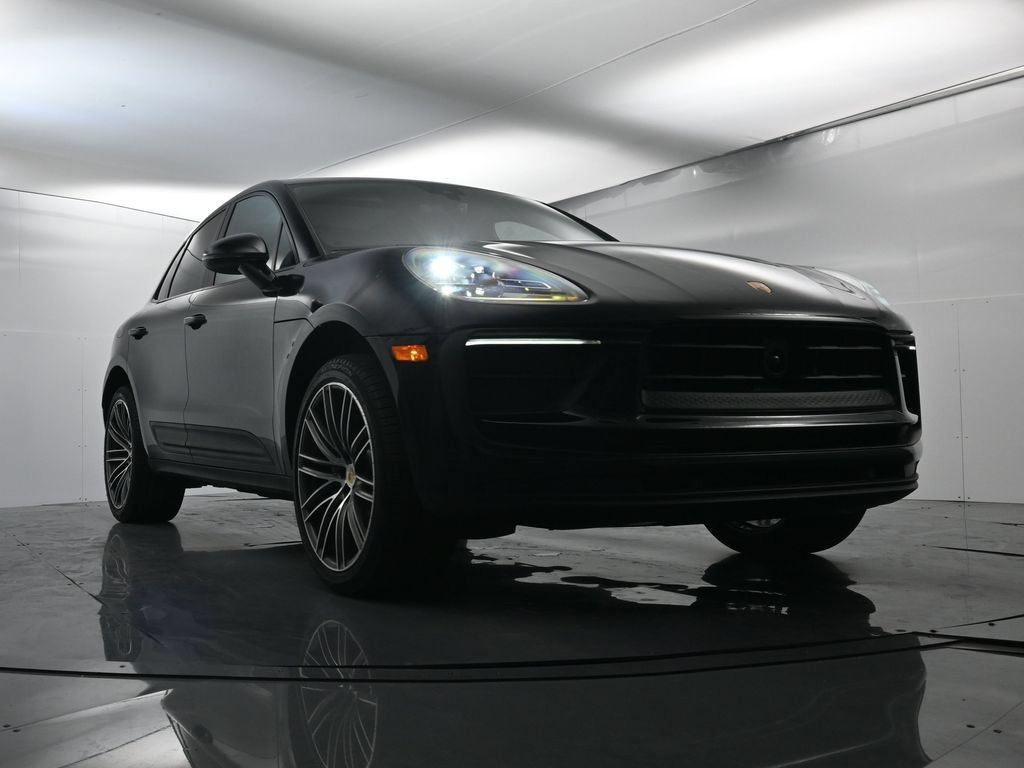 Certified 2025 Porsche Macan AWD/4WD image 54