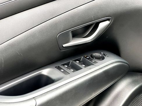 Used 2025 Hyundai Santa Cruz SE FWD image 14