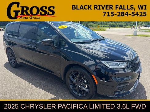 Used 2025 Chrysler Pacifica Limited FWD image 1