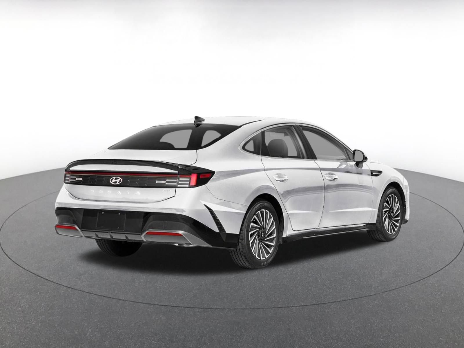 Used 2025 Hyundai Sonata SEL FWD image 2