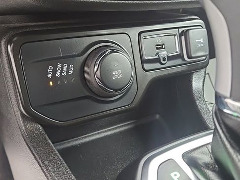 Used 2023 Jeep Renegade Latitude image 23