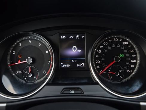 Used 2018 Volkswagen Atlas Launch Edition FWD image 3
