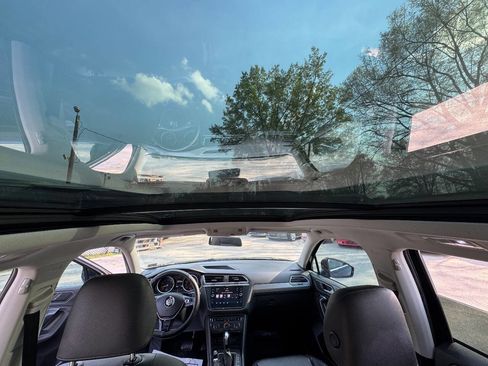 Used 2020 Volkswagen Tiguan SE image 25