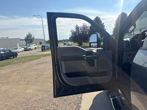 Used 2019 Ford F250 XLT w/ XLT Premium Package AWD/4WD image 17